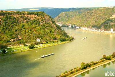 Blick vom Felsen der Loreley ins Rheintal
