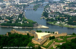 Das Deutsche Eck in Koblenz und Festung Ehrenbreitstein, Zusammenfluss von Rhein und Mosel 6 km entfernt